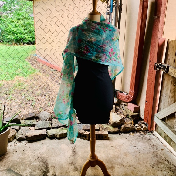 Floral sheer Poncho with Scarf - Picture 8 of 8